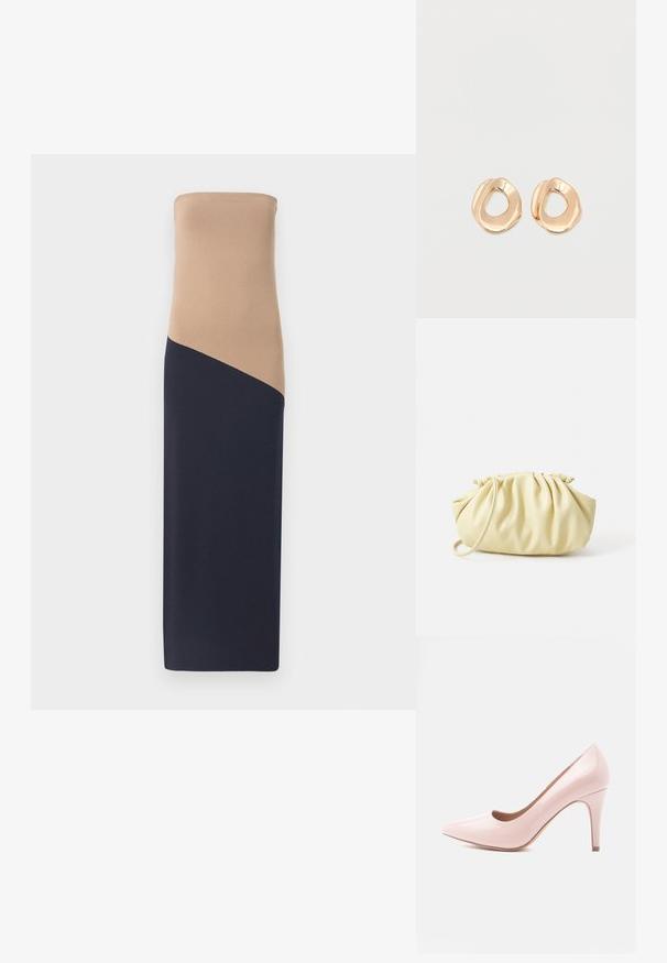Robe sans bretelles ajustée avec un haut beige et un bas bleu marine foncé, présentant un détail de couture diagonal, fabriquée dans un tissu lisse et extensible.; Chaussure à talon haut en cuir verni rose, à bout pointu et talon fin. Texture lisse avec une finition brillante. Aucun accent ou motif visible.; Sac à main plissé jaune en simili cuir lisse, arborant une forme douce avec une bandoulière unique et un design froncé sur le dessus.; Paired boucles d'oreilles en métal doré poli de forme irrégulière avec un centre ouvert sur un fond blanc uni.
