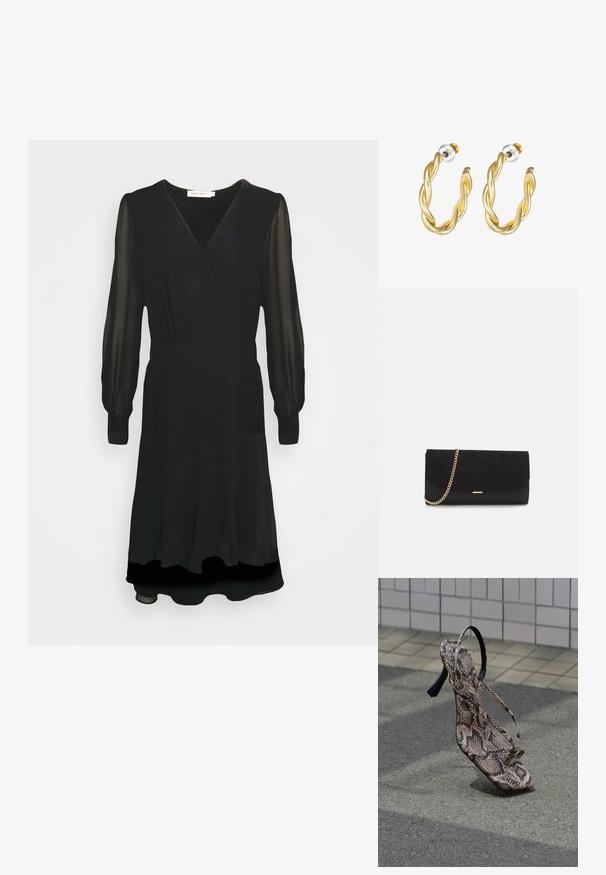 NAF NAF KAMADY - Robe de jour - noir; Sandale à talons hauts avec motif peau de serpent et fines lanières, posée sur l'asphalte près d'un trottoir carrelé en arrière-plan.; Porte-monnaie noir en daim avec une finition texturée, doté d'une chaîne dorée et d'un design épuré et angulaire.; Boucles d'oreilles créoles dorées torsadées avec une surface lisse, présentant un dos transparent et une quincaillerie dorée.
