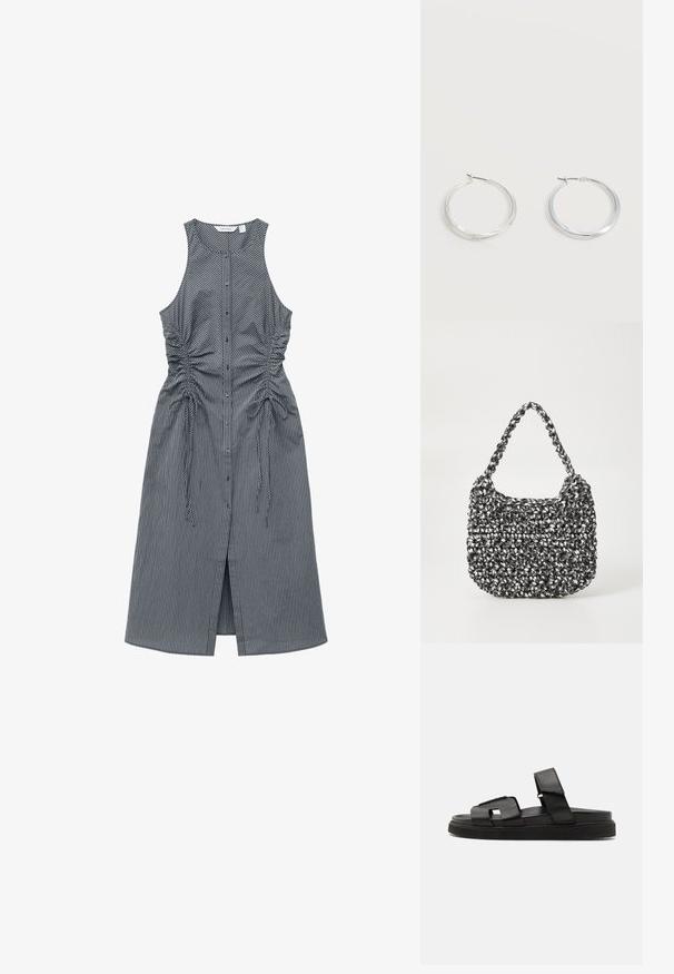 Robe sans manches longueur genoux avec rayures verticales noires et blanches, boutonnée sur le devant, côtés froncés avec liens et une fente à l'avant.; Sandales slide en cuir noir avec une large bande design à découpes géométriques et une finition texturée, complétées par une semelle en caoutchouc épaisse.; Sac en osier noir et blanc de forme arrondie, avec une surface texturée et une poignée tressée. Convient à un usage décontracté.; Boucles d’oreilles créoles en métal argenté avec une surface lisse légèrement incurvée et des fermoirs à clapet sur un fond blanc uni.