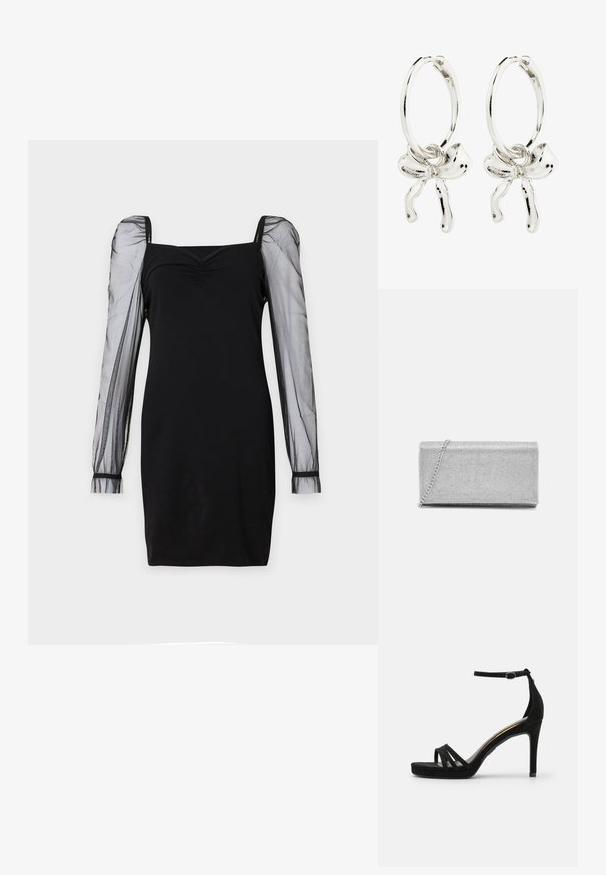Schwarzes Kleid mit quadratischem Ausschnitt, tailliertem Oberteil und durchsichtigen langen Puffärmeln mit Bündchen. Glatte Textur mit schicker Silhouette.; Schwarze Wildleder-High-Heel-Sandale mit offenem Zeh, ausgestattet mit drei schmalen Riemen über der Vorderseite und einem verstellbaren Knöchelriemen.; Silberne metallische Clutch-Tasche mit gewebtem Mesh-Design, rechteckiger Form und einer Kettenriemen zum Tragen. Glatte Textur und polierte Oberfläche.; Silberne Creolen mit einem Bogen-Detail in der Mitte, die eine polierte Oberfläche und eine glatte Textur präsentieren.