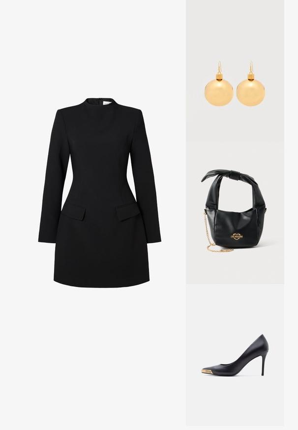 Schwarzes Kleid mit hohem Kragen, langen Ärmeln und figurbetonter Silhouette. Besitzt zwei vordere Taschen und Nahtdetails für einen strukturierten Look.; Schwarzer Leder-Pumps mit hohem Absatz und spitzer Zehenpartie, goldene Metallspitze mit Gravur "Versace Jeans Couture", seitliche Ansicht vor weißem Hintergrund.; Schwarze weiche Lederhandtasche von Love Moschino mit geknotetem Griff und goldenem Kettenriemen auf weißem Hintergrund.; Paar glänzende goldene Weihnachtskugel-Ohrringe mit Hakenverschlüssen auf einfachem weißem Hintergrund.