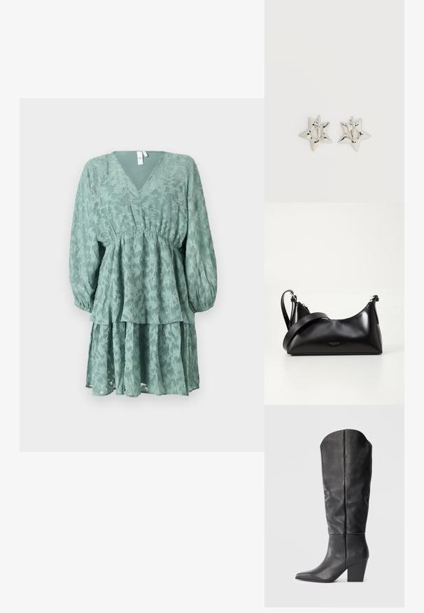 Robe verte à couches avec un décolleté en V, de longues manches bouffantes et une texture florale. Dotée d'une taille cintrée et d'une jupe fluide à volants.; Bottes noires en cuir, montant jusqu'au genou, avec un bout pointu et un talon épais. Le design présente une texture lisse et des lignes minimalistes.; Sac à main en cuir noir avec une texture lisse. Dispose d'une bandoulière adjustable et d'un design élégant et minimaliste avec une fermeture éclair.; Boucles d’oreilles créoles en forme d’étoile argentée avec une finition lisse et polie sur un fond blanc uni.