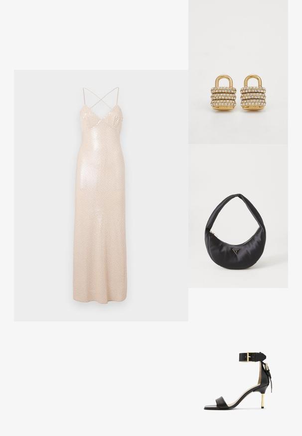 Robe longue avec une silhouette moulante, couleur beige clair, bretelles croisées dans le dos et motif de sequins scintillants sur tout le tissu.; Sandale à talon en cuir noir avec un bout carré, une bride de cheville dotée d'une boucle en or et un talon métallique fin. Texture lisse, design minimaliste.; Sac à main en satin noir avec une forme courbée, doté d'une fermeture à glissière et d'un logo triangulaire en métal à l'avant. Texture lisse et design épuré.; Boucles d'oreilles en forme de cadenas doré avec plusieurs rangées de rhinestones transparents, présentant une texture lisse et brillante et un design de boucle sécurisé en haut.