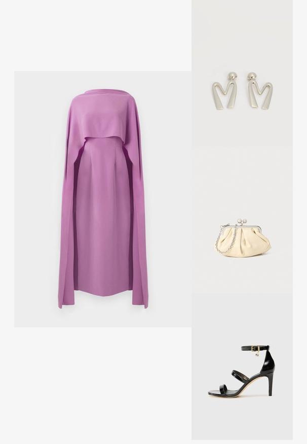 Robe à manches longues en tissu lilas uni, avec un superposition fluide semblable à une cape, présentant un col rond et une silhouette ajustée.; Sandale en cuir verni noir avec trois brides, boucle de cheville et talon aiguille de 10 cm. Présente un détail en métal doré et un charm logo.; Pochette en cuir beige plissé avec un cadre en métal argenté, dotée de deux fermoirs ronds décoratifs et d'une chaîne en argent.; Paire de boucles d'oreilles en métal argenté en forme de lettre M angulaire avec des tiges arrondies sur fond blanc.