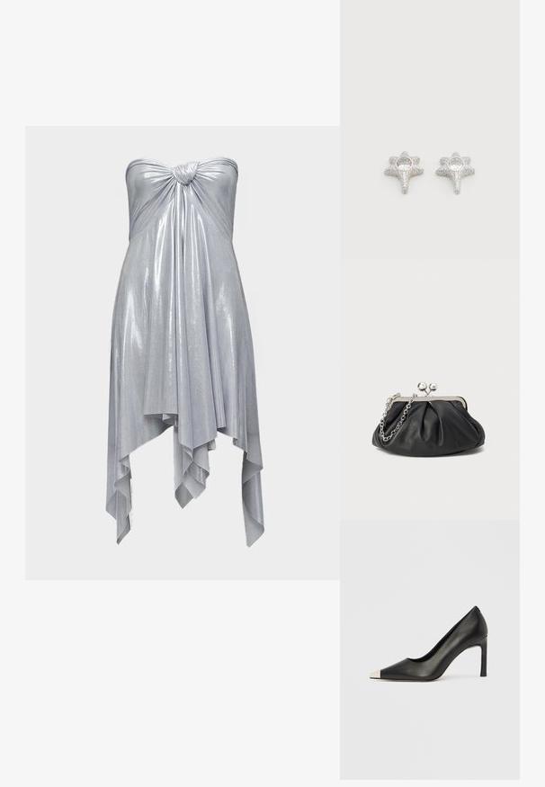 Robe métallique argentée grise sans bretelles avec un détail noué sur la poitrine et un ourlet asymétrique en forme de mouchoir.; Chaussure à talon haut en cuir noir avec bout pointu et capuchon argenté métallique. Présente une finition lisse et un talon fin de 10 cm.; Porte-monnaie en cuir noir avec texture froncée, cadre en métal argenté, fermeture à verrouillage kiss-lock et bandoulière en chaîne. Surface lisse et douce.; Boucles d'oreilles argentées en forme d'étoile avec surface texturée, présentant une pierre précieuse ronde et claire au centre. Finition scintillante qui rehausse l'attrait visuel.
