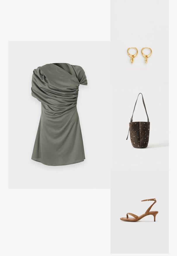 Kurzes ärmelloses Kleid in Olivgrün mit geraffter Textur, asymmetrischem Ausschnitt und taillierter Silhouette, die in einen ausgestellten Saum übergeht.; Braune Leder-Riemchensandale mit niedrigem Kitten-Heel und einem Knöchelriemen mit kleiner Schnalle, seitlich auf neutralem Hintergrund dargestellt.; Braune Wildleder-Eimerhandtasche mit silber- und goldfarbenen Stern-, Kreis- und diamantförmigen Nieten, mit langem verstellbarem Schulterriemen.; Goldene Creolen mit einer glatten metallischen Oberfläche, die einen tropfenförmigen Anhänger von jeder Creole hängen haben. Einfaches Design mit glänzender Textur.