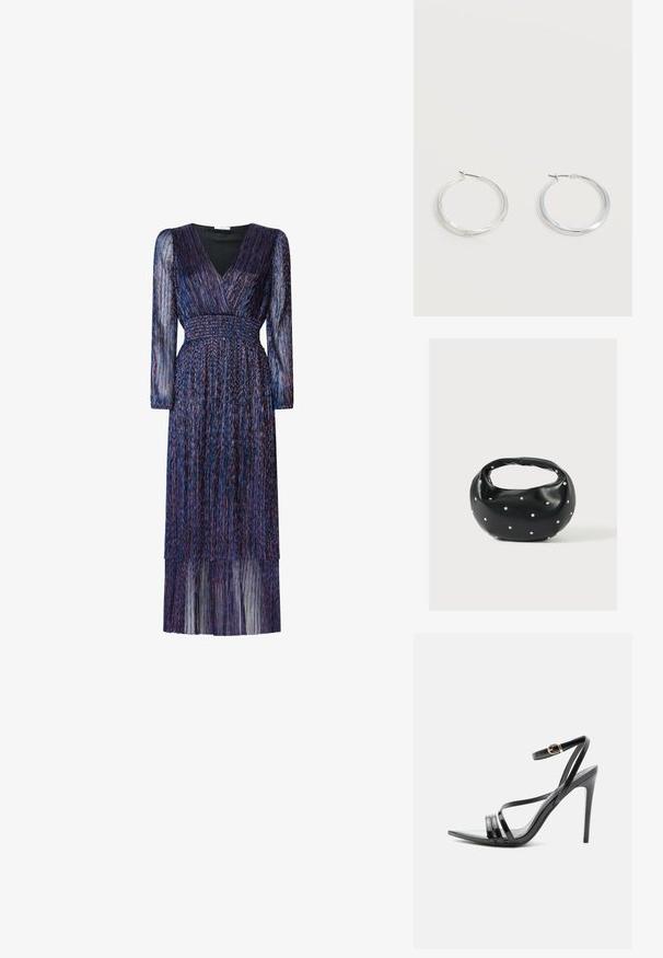 Lang, lilla kjole med lange, gennemsigtige ærmer og V-hals. Har en smocket talje og tierede frynse-detaljer. Stoffet har en lysende tekstur.; Sort højhælet sandal med tynde remme over tæerne og anklen, med en gylden spænde på en slank stilet-hæl.; Sort læderhåndtaske med en rundet form, dekoreret med sølvnitter, og et kort håndtag. Glat tekstur og lynlåslukning.; Sølvfarvede metaloorringe med glat, let buet overflade og låsemekanisme på en ensfarvet hvid baggrund.