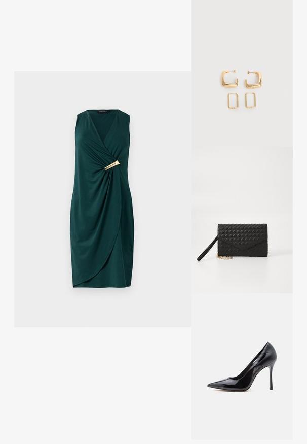 Grünes, ärmelloses Kleid mit Wickeldesign und drapiertem Stoff. Verfügt über einen goldenen Akzent an der Taille. Glatte Textur.; Schwarzer High-Heeled-Pump mit spitzer Zehenpartie, glänzendem Lackleder-Finish und ausgeschnittenem Design an den Seiten, ausgestattet mit einem schlanken Stiletto-Absatz.; Schwarze gewebte Geldbörse mit einem Klappenverschluss und einem goldenen Kettenriemen. Sie verfügt über eine strukturierte Oberfläche und ein minimalistisches Design.; Zwei Paare goldfarbener geometrischer Creolen auf einer schlichten weißen Oberfläche, ein Paar quadratisch und massiv, ein Paar rechteckig und hohl.