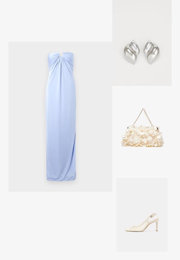 Vestido maxi sin mangas de color azul claro con un cuerpo fruncido, que presenta un sutil corte en el escote y una tela suave y fluida.; Zapato de tacón alto color crema con punta puntiaguda, pequeño detalle de lazo y correa ajustable con hebilla sobre fondo liso.; Bolso floral blanco con superficie de tela fruncida, correa de cadena en tono dorado y cierre de metal. Presenta pétalos texturizados para un detalle adicional.; Pendientes de plata con una forma orgánica y abstracta. Superficie lisa y brillante con un diseño cónico. Presentan suaves curvas y un detalle de línea central.