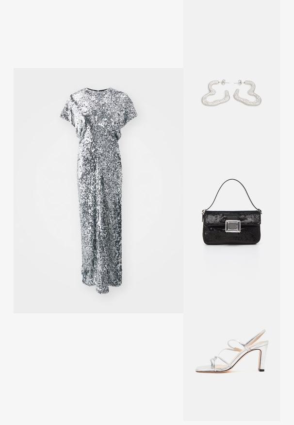 Robe longue en sequins argentés avec des manches courtes, un col rond et une silhouette droite. La texture est brillante et réfléchissante.; Sandale à talon haut argentée avec trois fines brides et un bout ouvert, vue de côté sur un fond blanc uni.; Sac à main noir à paillettes avec un fermoir en acrylique rectangulaire et une seule poignée. Il présente une texture lisse et une forme rectangulaire compacte.; Boucles d'oreilles en métal argenté au design abstrait et ondulé, ornées de petits cristaux scintillants. Fermeture arrière à clou sécurisée.