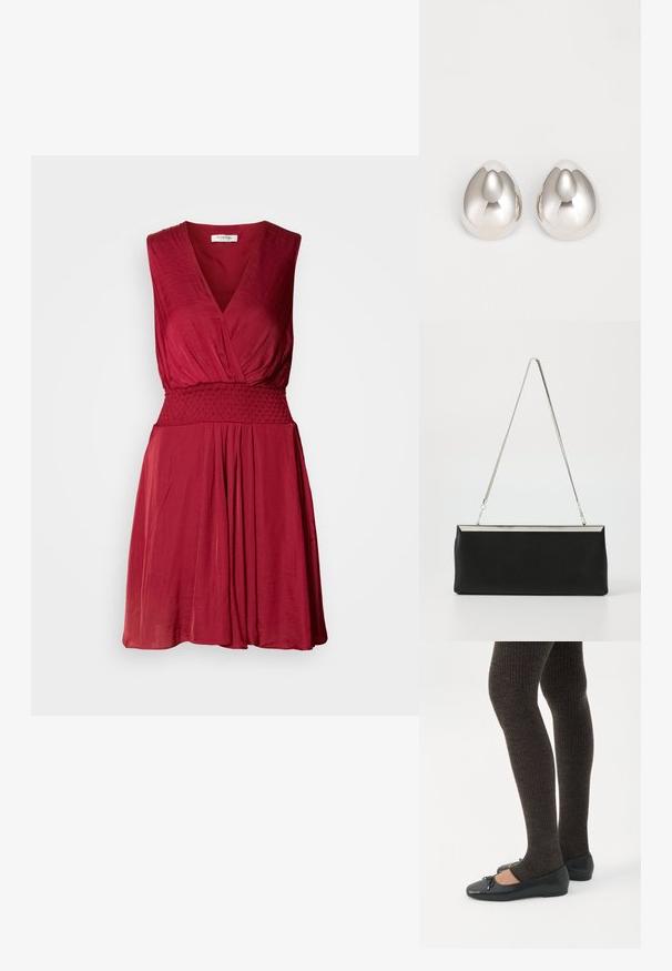 Rode mouwloze jurk met een diepe V-hals, geschuurd taille en vloeiende rok. Zachte, lichte stof met subtiele textuur.; Benen met donkere geribbelde leggings gecombineerd met zwarte ballerina's met kleine strikdetails op een witte achtergrond.; Zwarte leren clutch met een zilveren metalen kettinghandvat en een strakke rechthoekige vorm. Matte textuur en minimalistisch ontwerp met een metallic accent.; Zilveren metalen oorcuffs met een glad, rond ontwerp dat lijkt op de vorm van een druppel, met een reflecterende oppervlakte en een naadloze afwerking.