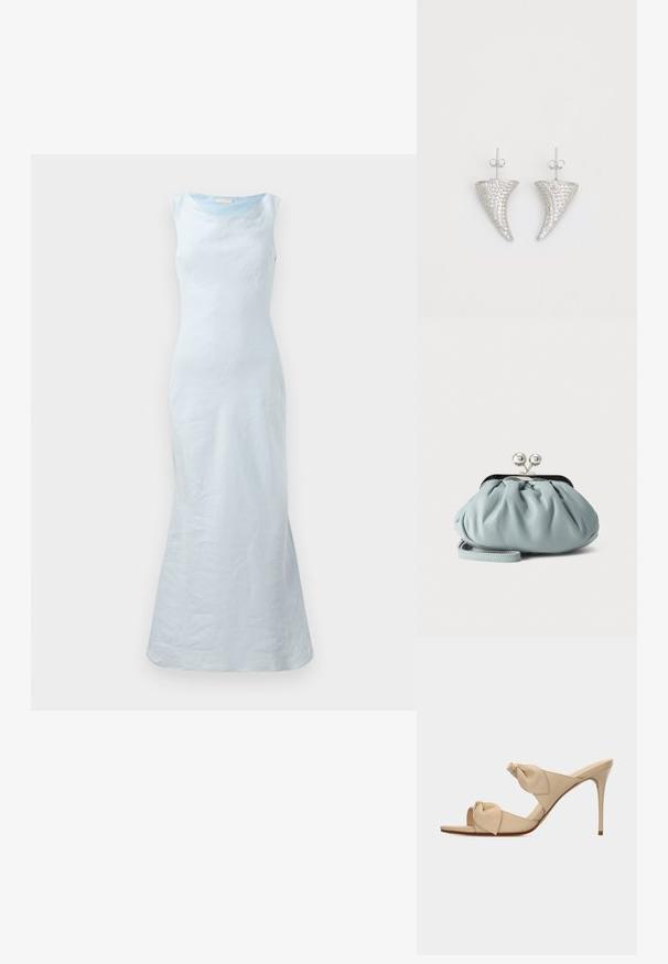 Helles blaues ärmelloses Kleid mit rundem Ausschnitt, tailliertem Oberteil und ausgestelltem Saum. Hergestellt aus glattem Stoff mit einer dezenten Textur.; Beige offene High-Heel-Pantoffel mit zwei verdrehten Knotenriemen und einem schlanken Stiletto-Absatz vor weißem Hintergrund.; Kleine hellblaue Leder-Münztasche mit silbernem Metall-Kissenschloss und kurzem Handgelenksriemen vor einfarbigem Hintergrund.; Silberne, hornförmige Ohrringe, besetzt mit kleinen klaren Steinen, mit einem Steckverschluss zur Befestigung. Glatte Textur und metallisches Finish.