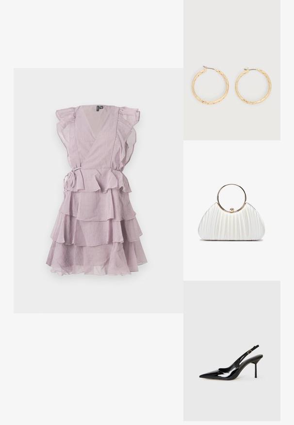 Lavendel mitmeheline kleit rikka varrukatega, mähise disain ja seotud taljeosa. Kerge, läbipaistev kangas, kihiline detail.; Must värviline lakknahast terava nina ja kõrge kontsaga slingback king, millel on õhuke rihm ja kuldne võtmehoidja, valgel taustal.; Valge kortsu säärega käekott ringikujulise kuldse käepidemega, mis on valmistatud pehmest kangast ja omab ümarat kuju. Elegantses disainis on tekstuuriline pinnaviimistlus.; Kuldse tooniga tekstuuriga rõngaskõrvarõngad õhukeste postidega valgel taustal.