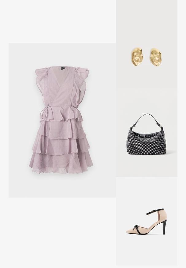 Lavendel mitmeheline kleit rikka varrukatega, mähise disain ja seotud taljeosa. Kerge, läbipaistev kangas, kihiline detail.; Anna Field Klassikalised kontsakingad - beige; Mustrah musta ja hõbedane käekott, millel on kootud, tekstureeritud pind ruuduliste mustritega, üks ülemine käepide ja vinge disain.; Paari läikivaid, ebakorrapärase kujuga kuldse metalliga kõrvarõngaid kortsus, sileda pinnaga tavalise heleda taustal.
