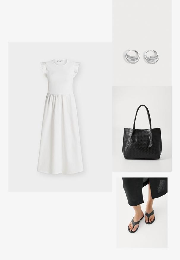 Robe blanche sans manches avec détails à volants sur les épaules, corsage ajusté et jupe longue froncée, affichée sur un fond uni.; Gros plan sur des pieds portant des sandales en cuir noire de type tongs, avec l'ourlet d'une jupe noire visible au-dessus des chevilles, sur un sol blanc.; Sac de tote en cuir tressé noir avec deux poignées, forme structurée et finition légèrement brillante sur un fond clair.; Paire de boucles d'oreilles anneaux en argent poli avec un design de barre incurvée superposée sur un fond clair uni.