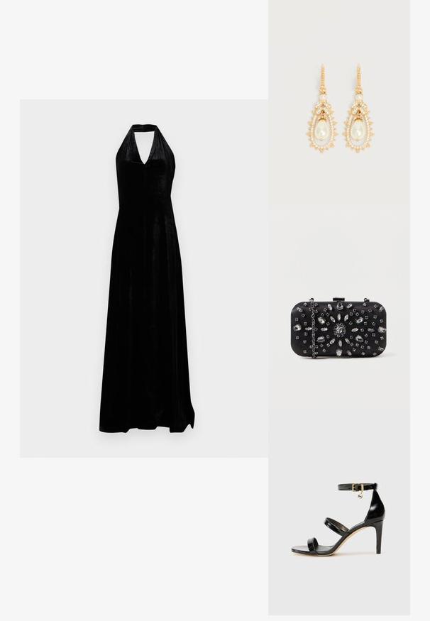 Schwarzes Samt-Halterkleid mit tiefem V-Ausschnitt und bodenlanger Rock auf weißem Hintergrund.; Schwarze Lackleder-Sandale mit drei Riemen, Knöchelriemen und 10 cm hohen Stiletto-Absatz. Verfügt über goldfarbene Hardware-Details und ein Logo-Charm.; Schwarze Clutch mit rechteckiger Form, verziert mit verschiedenen Strasssteinen in einem floralen Muster, ausgestattet mit einer silbernen Kette zum Tragen.; Ohrhänger in Goldoptik mit tropfenförmigen Kunstperlen, umgeben von kleinen klaren Kristallen und blattförmigen Kristallakzenten.