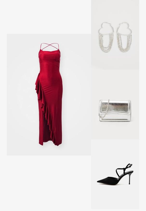 Vestido maxi de satén rojo con tirantes cruzados ajustables, que presenta un detalle de volante lateral y una Silueta ajustada. Textura suave, diseño elegante.; Zapato de tacón alto negro de punta estrecha con tacón de aguja delgado y finas tiras en el tobillo con hebilla plateada sobre fondo blanco.; Bolso de mano metálico plateado con textura suave, cierre de solapa y cadena para el hombro. Presenta un diseño rectangular estructurado y acentos cosidos.; Pendientes de aro plateados en forma de corazón, con hebras en cascada de strass transparentes que aportan un brillo y textura adicionales.