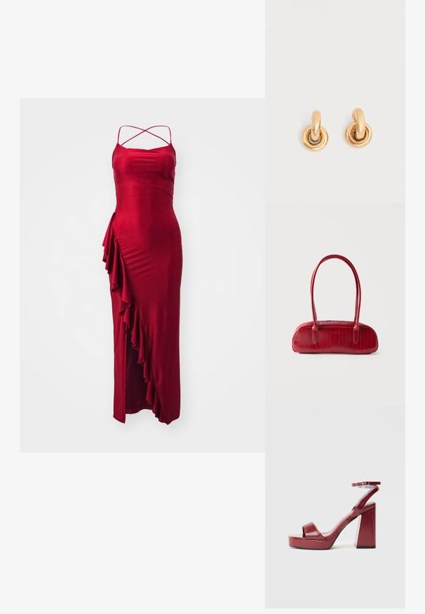 Rode satijnen maxi-jurk met verstelbare kruisbanden, met een zijdelingse ruches en een aansluitende silhouette. Soepele textuur, elegante ontwerp.; Bordeaux hoge hak sandalen met een glanzende lakafwerking, een brede voorband en een enkelbandje, voorzien van een chunky vierkante hak en platform.; Kleine handtas van rood leer met lange, afgeronde handvatten en een subtiel gestructureerd patroon, afgebeeld tegen een effen lichte achtergrond.; Set glanzende gouden creolen met dikke ronde schakels op een effen lichtgrijze achtergrond.