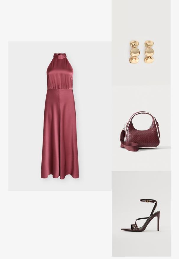 Robe maxi sans manches en satin rose poudré avec un col halter noué et une taille ajustée s'évasant en jupe trapèze.; Sandale à talons hauts en cuir verni bourgogne avec une bride de cheville, bout pointu et trois bandes horizontales sur le pied. Détail de boucle dorée.; Sac à main en cuir tressé marron foncé avec poignée courbée, garniture blanche, fermeture éclair argentée et bandoulière large en tissu amovible sur fond uni.; Boucles d’oreilles pendantes ton or avec trois segments irréguliers, lisses et arrondis empilés verticalement sur un fond clair uni.