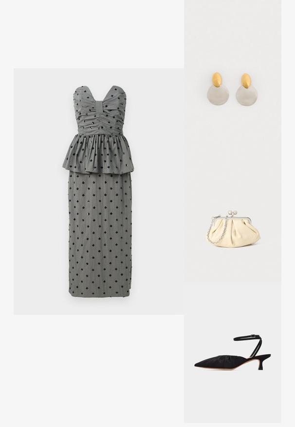 Γκρίζο strapless φόρεμα με πλισέ μπούστο και ζώνη peplum. Διακοσμημένο με μαύρες λουλουδάτες πούλιες και σχεδίαση εφαρμοστού φουστανιού.; Μαύρο παπούτσι με χαμηλό τακούνι και μυτερή μύτη, με ρυτιδωτό επάνω μέρος και λεπτό λουράκι στον αστράγαλο με αγκράφα, εμφανιζόμενο σε πλευρική όψη σε λευκό φόντο.; Πτυχωτό μπεζ δερμάτινο τσαντάκι με ασημένιο μεταλλικό πλαίσιο, διαθέτοντας δύο στρογγυλούς διακοσμητικούς κλειστές και μια ασημένια αλυσίδα.; Χρυσά και ασημένια σκουλαρίκια από μέταλλο, με στρογγυλή βάση δίσκου και οβάλ κομμάτι στην κορυφή, λεία υφή και γυαλιστερή φινίρισμα.