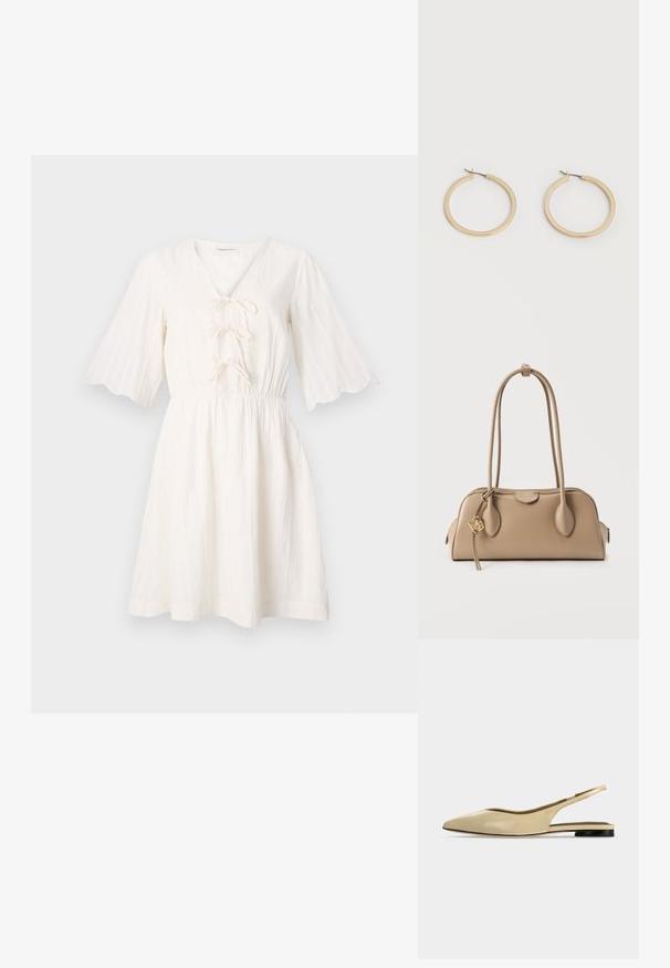 Vestido blanco con escote en V y frente con cordones, que presenta mangas cortas y acampanadas y una cintura fruncida, hecho de tela texturizada.; Zapato plano beige con puntera puntiaguda, diseño slingback, tacón bajo negro y acabado en cuero liso, mostrado de perfil sobre un fondo liso.; Bolso beige con textura de cuero suave. Forma redondeada, dos asas largas y un detalle de herrajes dorados en el cierre de cremallera.; Par de pendientes de aro de tamaño mediano con tono dorado y cierre de bisagra sobre un fondo claro y liso.