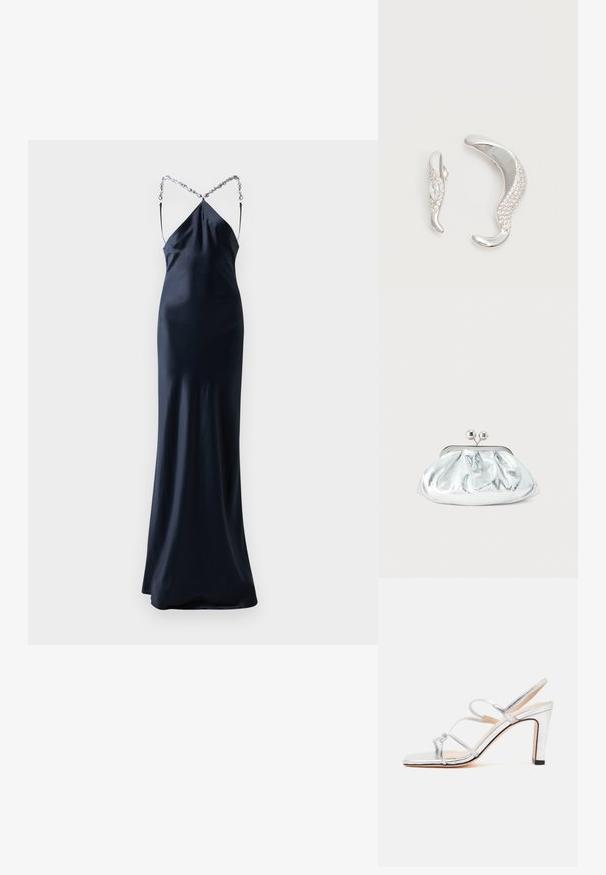 Lang, aansluitend, marineblauw satijnen jurk met spaghettibandjes. Heeft een gekruist rugontwerp met een zilveren kettingaccent. Soepele, glanzende textuur.; Zilverkleurige hoge hak sandaal met drie dunne bandjes en een open teen, zijaanzicht tegen een effen witte achtergrond.; Kleine zilverkleurige metalen clutch met een afgerond, geplooid ontwerp en een sluiting met twee zilveren bollen.; Twee gebogen zilveren oorbellen, de één groter dan de ander, beide versierd met kleine fonkelende kristallen langs één rand.