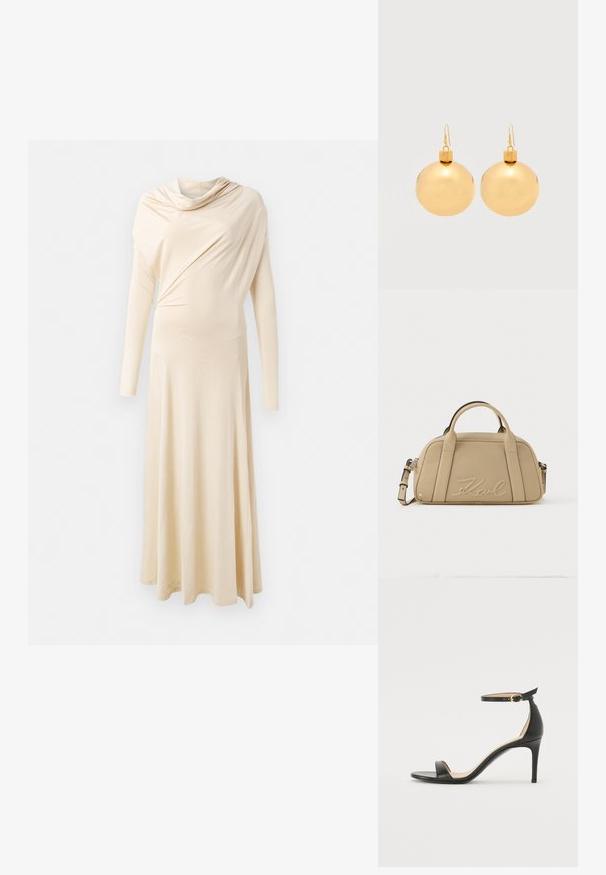Langärmliges, beige Kleid aus weichem, drapierter Stoff. Verfügt über einen Wasserfallausschnitt und eine fließende Silhouette, die bis zum Boden reicht.; Schwarze Leder-high-heeled Sandale mit Knöchelriemen. Verfügt über eine glatte Textur, offene Zehen und einen dünnen Absatz. Goldfarbener Schnallenakzent.; Beige Handtasche mit doppelten Obergriffen, verstellbarem Schulterriemen und geprägtem "Karl"-Signatur auf der Vorderseite, vor einem weißen Hintergrund.; Paar glänzende goldene Weihnachtskugel-Ohrringe mit Hakenverschlüssen auf einfachem weißem Hintergrund.