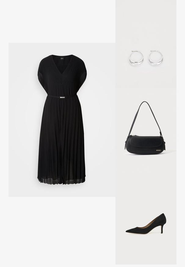 Schwarzes plissiertes Kleid mit V-Ausschnitt und kurzen Ärmeln, ausgestattet mit einem schmalen Gürtel mit einer metallischen Schnalle in der Taille. Weicher Stoff.; Schwarzer Wildleder-Pumps mit spitzer Schuhspitze, schlankem mittelhohem Stiletto-Absatz und tiefem Ausschnitt auf einfachem Hintergrund.; Schwarze Lederschultertasche mit geschwungener Klappe, goldenem "HUGO" Logo auf der Vorderseite und einem verstellbaren Riemen.; Silberne Creolen mit glänzender Oberfläche und DKNY-Logo, vor einem schlichten weißen Hintergrund präsentiert.