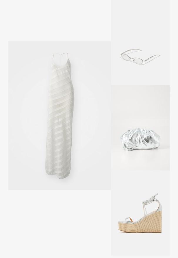 Vestido maxi blanco con tirantes finos, que presenta un forro de tela transparente con patrones de rayas horizontales y una silueta ajustada.; Sandalias cuña metálicas plateadas con plataforma de yute, que presentan una delgada correa en el tobillo y una banda ancha en la parte delantera para mayor soporte.; Gafas ovaladas con un marco metálico plateado, lentes transparentes y acentos de templos con textura de cuentas. Diseño ligero con brazos curvados.; Bolso de mano plateado metálico con un cuerpo suave y fruncido y una correa de hombro delgada. Presenta una textura suave y brillante y una forma redondeada.