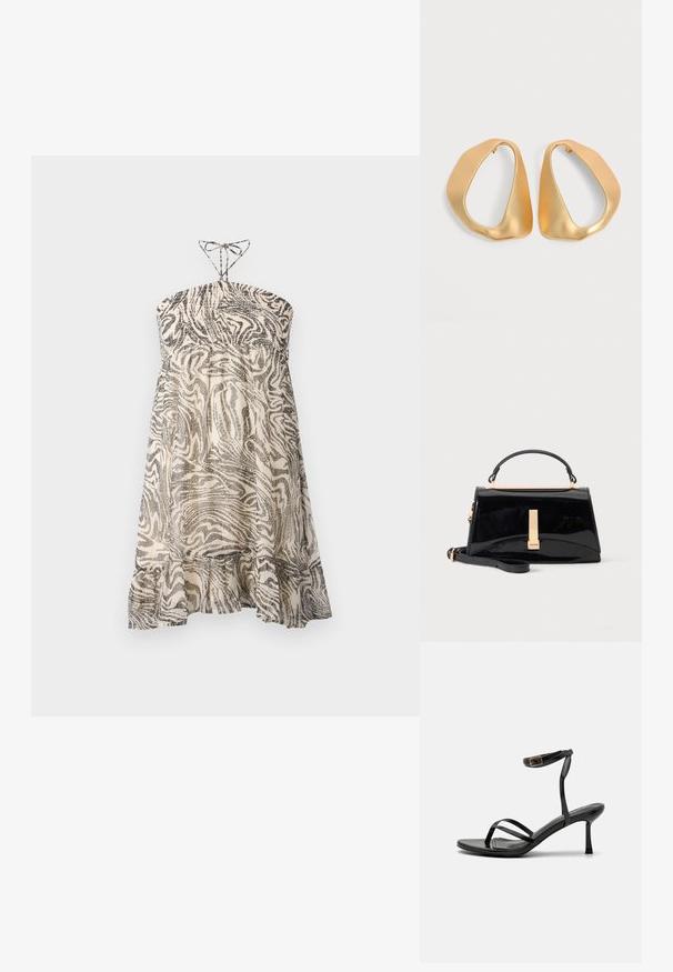 Trägerloses Kleid aus leichtem Stoff, mit einem schwarz-weißen, wirbelnden Zebra-Print und einem gerüschten Saum am unteren Ende.; Schwarze High-Heels-Sandalen mit einem schmalen Riemendesign, glatter Textur, Knöchelverschluss und einer spitzen Fußspitze. Verstellbares Knöchelriemchen.; Glänzende schwarze Handtasche mit Tragegriff oben, goldenem Verschluss und abnehmbarem Schulterriemen auf einfachem hellem Hintergrund.; Paar unregelmäßiger, asymmetrischer goldener Creolen mit glatter, matter Oberfläche vor neutralem Hintergrund.