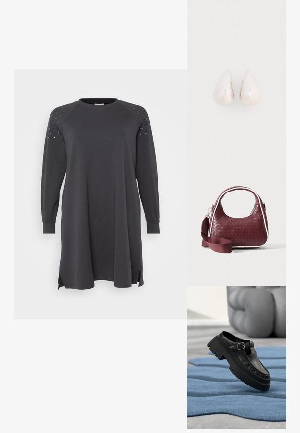 Dunkelgraues Sweatshirtkleid mit langen Raglansämel, seitlichen Schlitzenn und Nietenakzenten an den Schultern. Hergestellt aus weichem, bequemen Material.; Schwarzer Leder-Slipper mit grober Profilsohle und silberner Schnalle, schräg auf einem strukturierten blauen Teppich platziert.; Dunkelrote gewebte Ledertasche mit gebogenem Griff, weißem Besatz, silbernem Reißverschluss und abnehmbarem breitem Stoff-Schulterriemen vor einfarbigem Hintergrund.; Silberne Metall-Ohrringe in Tropfenform mit einer glatten, reflektierenden Oberfläche, die ein nahtloses Design und keine sichtbaren Verzierungen aufweisen.