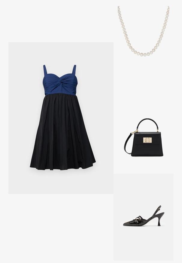 A-Linien-Kleid mit einem taillierten Oberteil in Marineblau mit einer gedrehten Detail und einem schwarzen, plissierten Rock, abgeschlossen mit verstellbaren Trägern.; ALOHAS JOELLE ONIX - Pumps - black; Schwarze Lederhandtasche mit Tragegriff oben, abnehmbarem Schulterriemen und goldenem rechteckigem Verschluss an der Vorderklappe.; Strang von schimmernden weißen Perlen, jede rund und gleichmäßig in der Größe, mit einer glatten Oberfläche und einem dezenten Glanz, verbunden durch einen dünnen Faden.