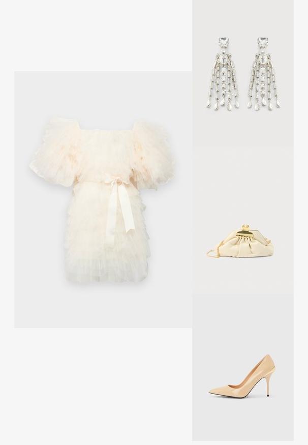 Ida Sjöstedt EXCLUSIVE CRYSTAL DRESS - Cocktailkjole / festkjole - ivory; Beige laklæder pumps med høje hæle, spids tå og slank stiletthæl, med en lille guldaccent bagpå.; Kremfarvet clutchtaske lavet af blødt materiale, med guldlås og kæderem, og med et smock-design på taskens overflade.; Sølvfarvede chandelier øreringe med firkantede studs, runde perler og hængende kæde-strenge der ender i dråbeformede charms.