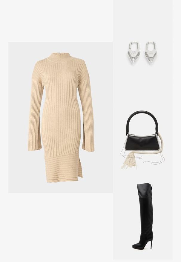 Beiges, geripptes Strickkleid mit einem Stehkragen, langen Ärmeln in lockerer Passform und einem seitlichen Schlitz am Saum, das ein strukturiertes Design zeigt.; Schwarzer kniehoher Lederstiefel mit spitzer Spitze und hohem Stilettoabsatz auf weißem Hintergrund.; Schwarze Ledertasche mit einem runden Griff, silbernem Reißverschluss, weißem Fellbesatz und einem langen cremefarbenen Quast, der vorne angebracht ist.; Silberne herzförmige Vorhängeschlösser mit eingravierten "JA"- und "NEIN"-Texten, polierte Oberfläche, symmetrisches Design und einem robusten Metallverschluss.
