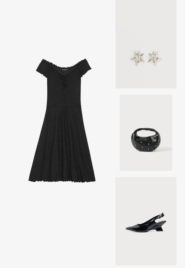 Sort off-the-shoulder kjole lavet af ribbet stof, med en tætsiddende liv og en flagrende skørt samt bølget detaljering ved udskæringen.; Sort laklæder slingback sko med spids tå og lav vinklet blokhæl på ensartet lys baggrund.; Sort læderhåndtaske med en rundet form, dekoreret med sølvnitter, og et kort håndtag. Glat tekstur og lynlåslukning.; Sølv stjerneformede øreringe med en glat, poleret finish på en ensfarvet hvid baggrund.