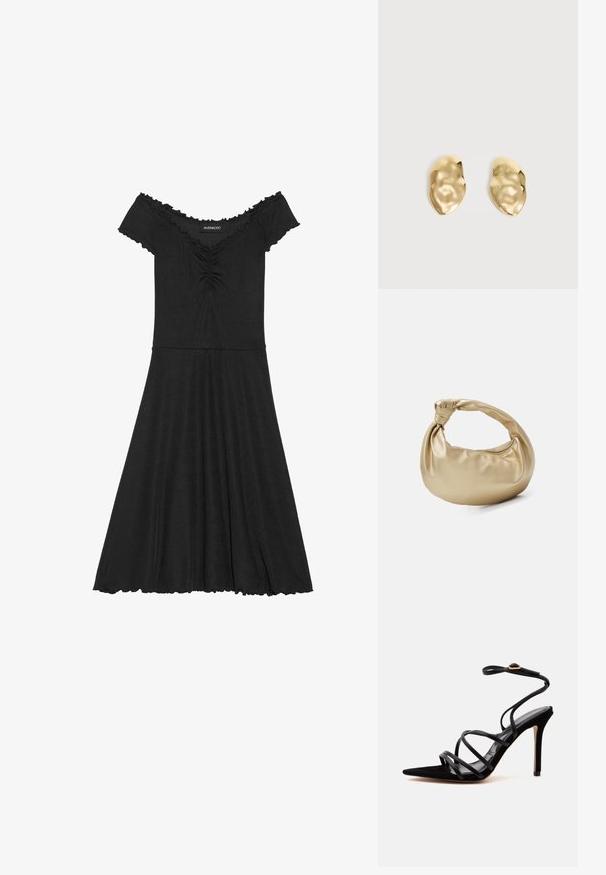 Vestido negro sin hombros, hecho de tela de canalé, con un corsé ajustado, falda acampanada y detalles en forma de concha en el escote.; Sandalia negra de tacón alto con puntera punta, tiras finas cruzadas y una correa en el tobillo con hebilla dorada sobre un fondo claro y liso.; Bolso de metal dorado con una textura suave y brillante. Presenta un asa anudada y una forma redondeada y suave. Cierre de cremallera en la parte superior.; Par de pendientes de metal dorado brillante, con forma irregular y superficie arrugada y lisa sobre un fondo claro y sencillo.