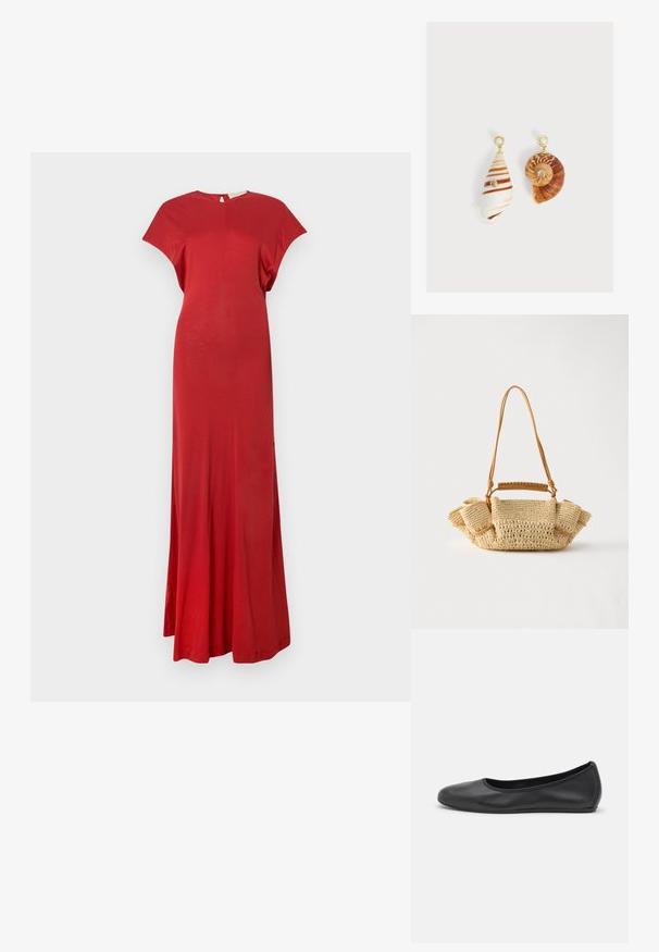 Rode maxi jurk met kapmouwen, een aansluitende top en een vloeiende rok. Soepele textuur, minimalistisch ontwerp en een sleutelgaatje achter.; Zwarte leren ballerina met een ronde neus, gladde textuur, minimale stikdetails en een flexibele zoolontwerp.; Geweven beige handtas met een lange dunne riem en geplooide zijkanten, met een korte handgreep omwikkeld met leer voor draagopties.; Asymmetrische oorbellen met schelpenhangers, gouden studs met pareltoppen en kleine ingelegde heldere edelstenen op elke schelp.