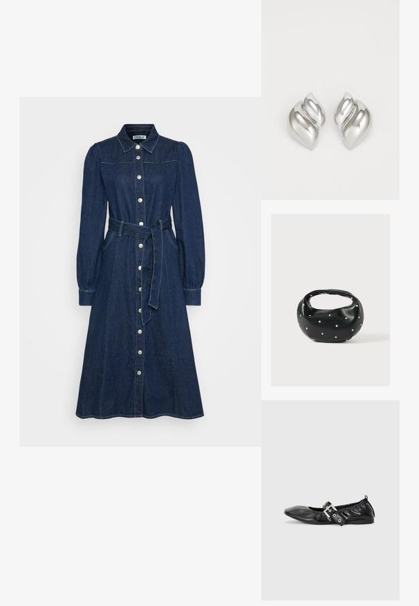 Donkerblauwe denim jurk met een kraag, lange pofmouwen, knoopsluiting aan de voorkant en een bijpassende riem in de taille.; Zwarte leren platte schoen met een spitse neus, geplooide details rond de opening en een zilveren gespaccentueerde verstelbare band.; Zwarte leren handtas met een afgeronde vorm, versierd met zilveren studs, en een korte handgreep. Gladde textuur en ritsluiting.; Zilveren oorbellen met een organische, abstracte vorm. Gladde, glanzende oppervlakte met een taps toelopend ontwerp. Beschikken over subtiele rondingen en een centrale lijn detail.