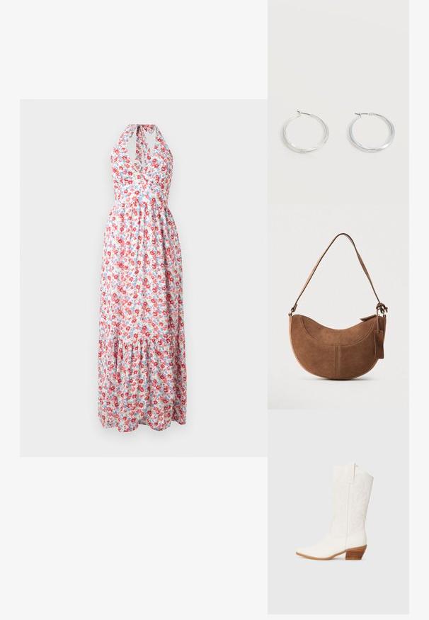 Bloemrijke maxi-jurk met halternek ontwerp, kleurrijk rood en blauw bloemendessin op een lichte achtergrond, met een gelaagde rok.; Witte westerse enkellaarsjes met een spitse neus, textuurstof, geborduurd ontwerp en een gestapelde houten hak.; Bruine suède handtas met een gebogen, halve maanvorm. Voorzien van een schouderriem, een klein label en zichtbare stiksels langs de randen.; Zilverkleurige metalen creolen oorbellen met een glad, licht gebogen oppervlak en sluitingen met haaksluiting op een effen witte achtergrond.