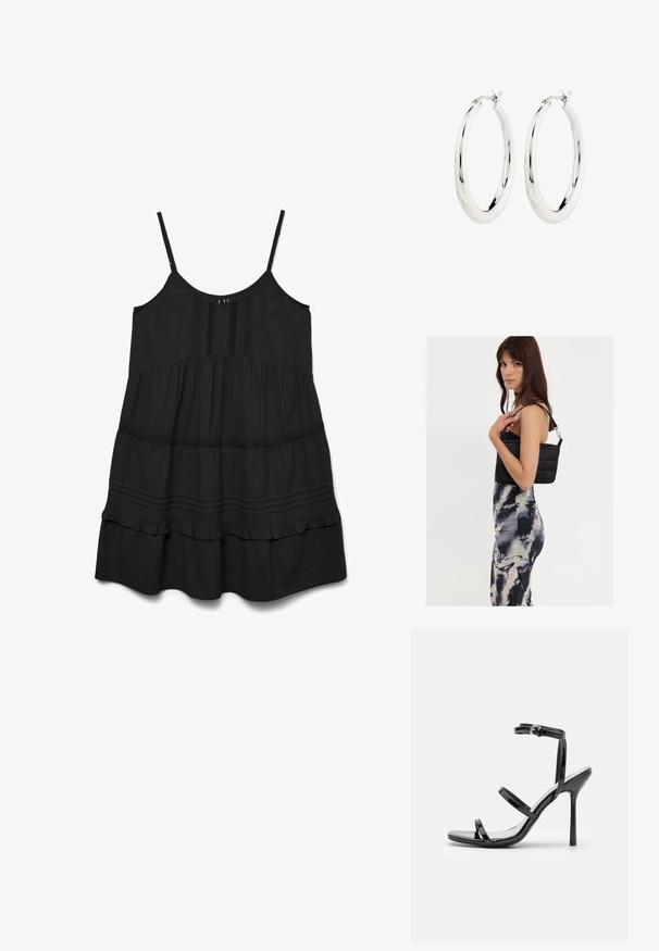 Vestido de verano negro sin mangas con tirantes finos, falda en capas, pliegues decorativos y detalles de encaje en la parte delantera del corpiño y la cintura.; Sandalias de tacón alto de charol negro con tres tiras horizontales y una correa en el tobillo ajustable. Silueta elegante y acabado brillante.; Bolso de hombro negro acolchado con una sola correa y herrajes plateados, combinado con un vestido ajustado de patrón tie-dye en tonos de negro y crema.; Pendientes de aro de plata con un acabado suave y brillante. Forma circular, con un cierre seguro. Diseño sencillo y elegante.
