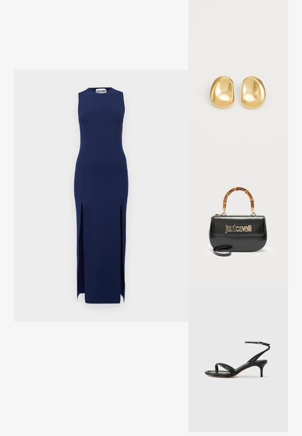 Navyblauw mouwloos jurk met een getailleerde silhouette, zijsplitten en een ronde halslijn, gemaakt van rekbaar materiaal. Merkenlabel zichtbaar bij de hals.; Zwarte leren dames sandaal met dunne bandjes, een teengreep, een enkelgesp en een stilettohak van gemiddelde hoogte op een neutrale achtergrond.; Zwarte leren handtas met goudkleurig "Just Cavalli"-logo aan de voorkant en een gebogen bamboe handvat, voorzien van een afneembare lange riem.; Gouden studs met een gladde, ronde vorm en een reflecterend oppervlak, met een minimalistisch ontwerp en zonder zichtbare patronen.