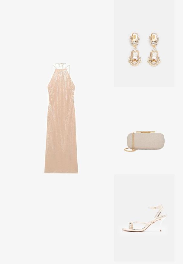 Vestido largo sin mangas en beige claro con cuello halter y lazo en la espalda. Cubierto de lentejuelas, con una silueta fluida y textura suave.; Sandalia de tacón alto dorada con tiras, hebilla delgada en el tobillo y tacón de aguja fino sobre un fondo claro y liso.; Clutch rectangular beige con textura, correa de cadena en tono dorado y cierre dorado adornado con pedrería sobre fondo blanco.; Pendientes de gota en tono dorado que presentan grandes cristales rectangulares y redondos transparentes, con piedras de acento más pequeñas, creando un diseño en capas.