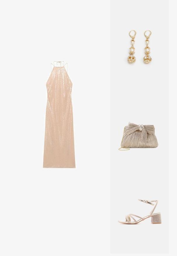 Vestido largo sin mangas en beige claro con cuello halter y lazo en la espalda. Cubierto de lentejuelas, con una silueta fluida y textura suave.; Sandalia de punta abierta con tacón bajo en bloque, finas correas brillantes y hebilla ajustable en el tobillo en un color metálico claro.; Bolso de mano metálico dorado con tela plisada, que presenta un detalle de lazo en la parte superior y una cadena dorada para mayor versatilidad y facilidad de transporte.; Pendientes en tono dorado con acentos de perlas, que presentan un diseño floral ornamentado y decorados con piedras brillantes. Cierre de clip.