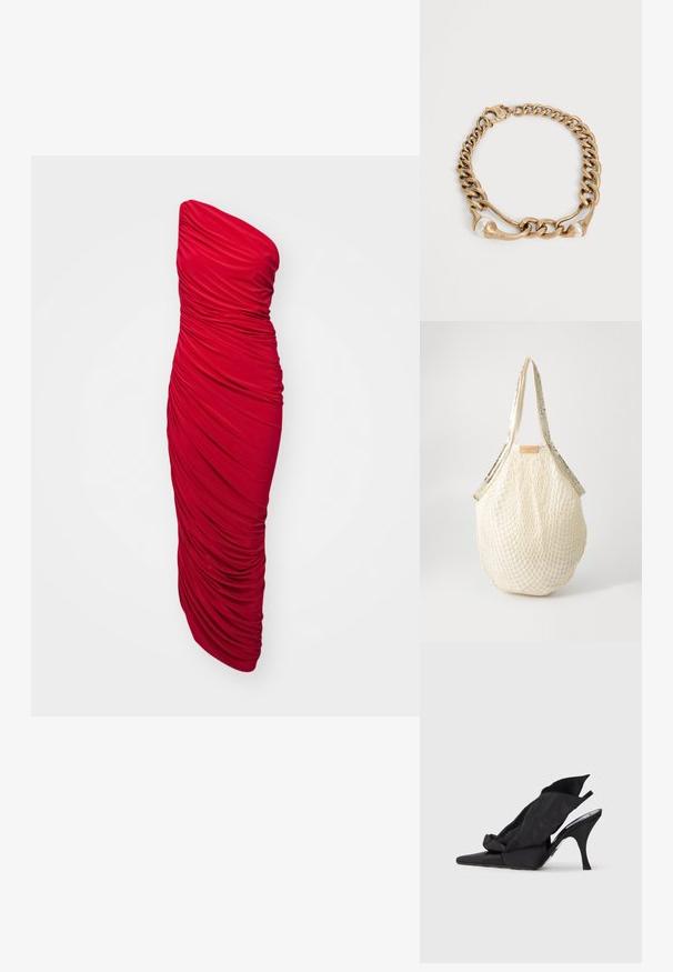 Rød, stropløs, bodycon kjole med sammenslynget stof for en rynket tekstur, lang længde og en strømlinet silhuet.; Sorte slingback-højhælede sko med spids tå, der har en draperet tekstiloverdel og en sløjfe på frontpanelet.; Cremefarvet netpose med et tekstureret vævet design og skinnende guldfarvede stropper. Lædermærke med brandlogo hænger fast øverst.; Kraftigt guldkæde armbånd med buede led og to hvide perleaccents på en lys baggrund.