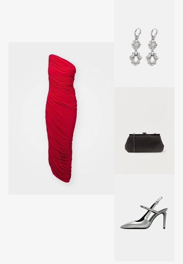 Rød, stropløs, bodycon kjole med sammenslynget stof for en rynket tekstur, lang længde og en strømlinet silhuet.; Sølv slingback høje hæle med spids tå, blank finish og tynd stiletthæl. Dekorativ strop med metalliske accenter.; Sort mesh clutch-taske med en struktureret silhuet, prydet med små metalstuds, har en låsemekanisme og en aftagelig kæderekke.; Sølvfarvede øreringe med flere klare krystalgemstones i dråbe- og marquiseformer, med låse med bøjlestik og detaljeret udsmykning.
