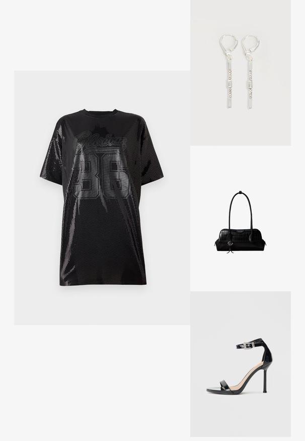 Sort mesh t-shirt med oversized pasform, rund halsudskæring og "Glorious 36" grafik i glansfuld sort print på forsiden.; Sort højhælet sandal i laklæder med ankelrem. Har minimalistisk design, åben tå og spænde med rhinsten-detaljer.; Sort skuldertaske i krokodillelæder med lange stropper og lille sølvlogo-charm på den ene strop.; Sølv hængende øreringe med rektangulære og runde klare krystaller i en lodret linje, fastgjort med låsebeslag.
