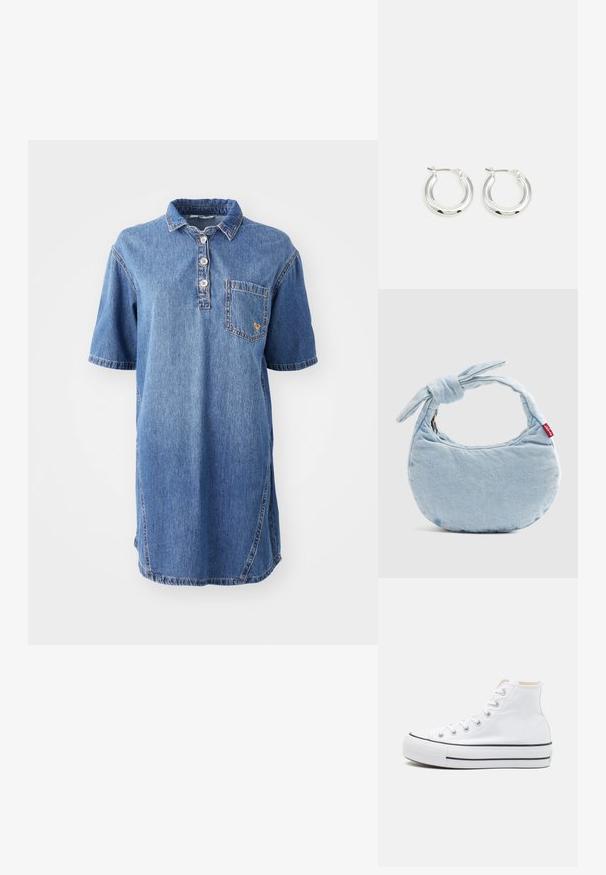 Denim polo jurk in lichtblauw, met een kraag, korte mouwen, een vierknops sluiting en een zakje aan de linkerkant van de borst.; Witte hoge sneakers van canvasmateriaal, zwarte rubberen zool en contrasterende zwarte streep op de tussenzool. Circulaire neus en vetersluiting.; Lichtblauwe denim schoudertas met een knoopdetail aan het handvat en een klein rood Levi's-label aan de zijkant.; Zilveren oorbellen in de vorm van een ring met een gepolijste afwerking, met een cirkelvorm en een scharnierende postsluiting. Glad oppervlak met minimale details.