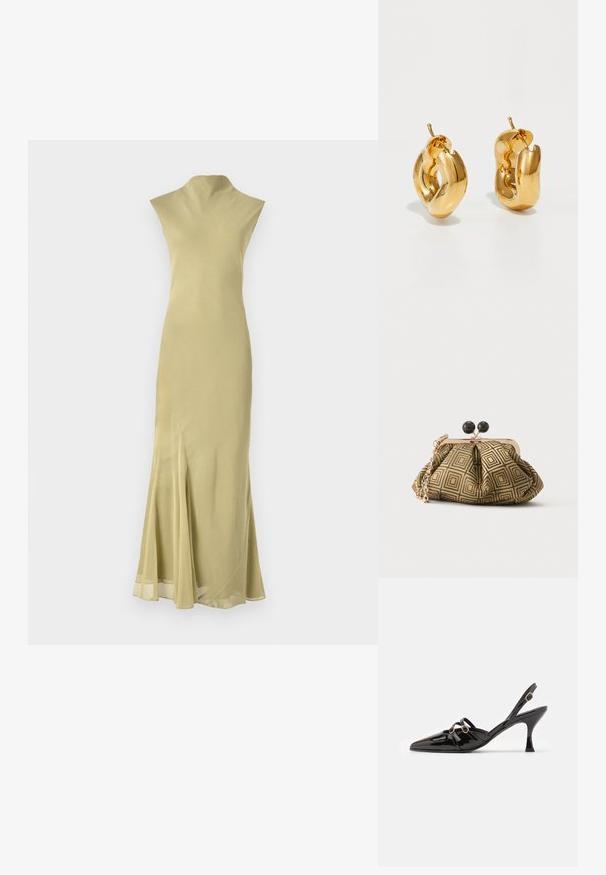 Lang, tætsiddende kjole i lysegul stof med høj krave, buet silhuet og en sideslids nær kanten for ekstra detalje.; ALOHAS JOELLE ONIX - Pumps - black; Lille clutch taske med gyldent og sort geometrisk mønster, guldfarvet metalramme, sort kuglelås og en kort guldkæde som rem.; Chunky guld hoop øreringe med et let snoet, rørformet design og postsystem bagpå, på en hvid baggrund.