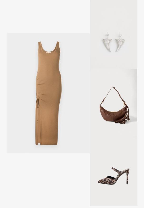 Vestido maxi de punto acanalado en marrón claro, con escote redondo y fruncido lateral ajustable con lazos para un mejor ajuste.; Mule de tacón alto con punta afilada, estampado de leopardo y una sola tira fina sobre la parte superior del pie sobre un fondo liso.; Bolso de hombro marrón de cuero en forma de media luna con cremallera dorada y múltiples borlas de cuero colgando de la correa sobre un fondo blanco.; Pendientes en forma de cuerno plateado, engastados con pequeñas piedras transparentes, que cuentan con un cierre trasero para su sujeción. Textura suave y acabado metálico.