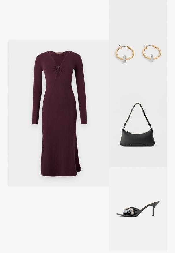 Langärmliges, weinrotes Kleid mit einer gedrehten Vorderseite und einem kreisförmigen Detail, enganliegender Silhouette und ausgestelltem Saum.; Schwarzer Lackleder High-Heel Mule mit offenem Zehenbereich und dekorativen silbernen Anhängern, darunter eine Blume und ein Vorhängeschloss am vorderen Riemen.; Schwarze Lederschultertasche mit gewölbter rechteckiger Form, goldener Kette, die in den geflochtenen schwarzen Riemen eingewebt ist, und Reißverschlussverschluss oben.; Paar goldfarbene Creolen mit kleinem silberfarbenem Schlaufen-Detail an jeder, vor hellem grauem Hintergrund präsentiert.